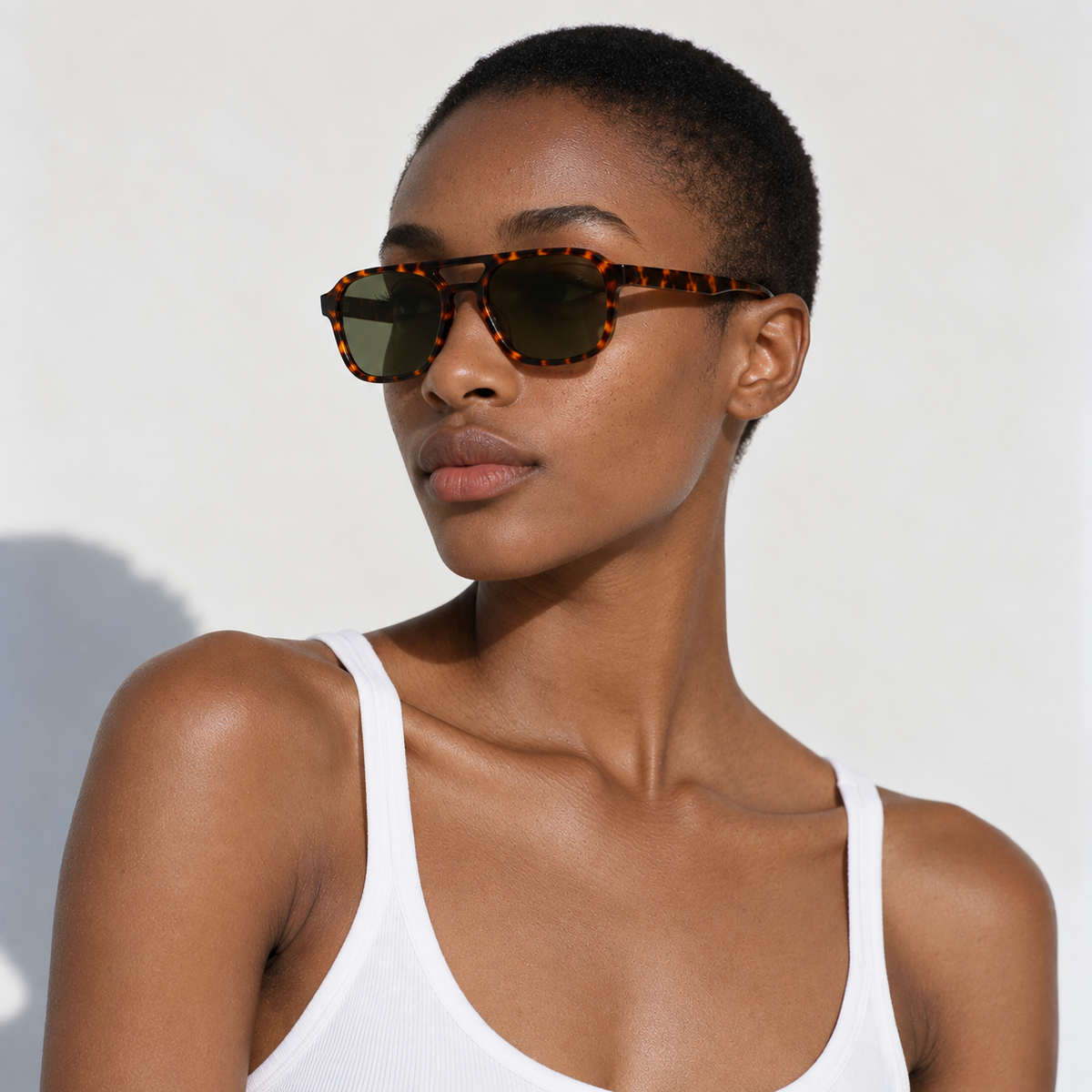 SET 02 — Monday sunglasses in Tortoiseshell with green lenses, worn by a model, three-quarter